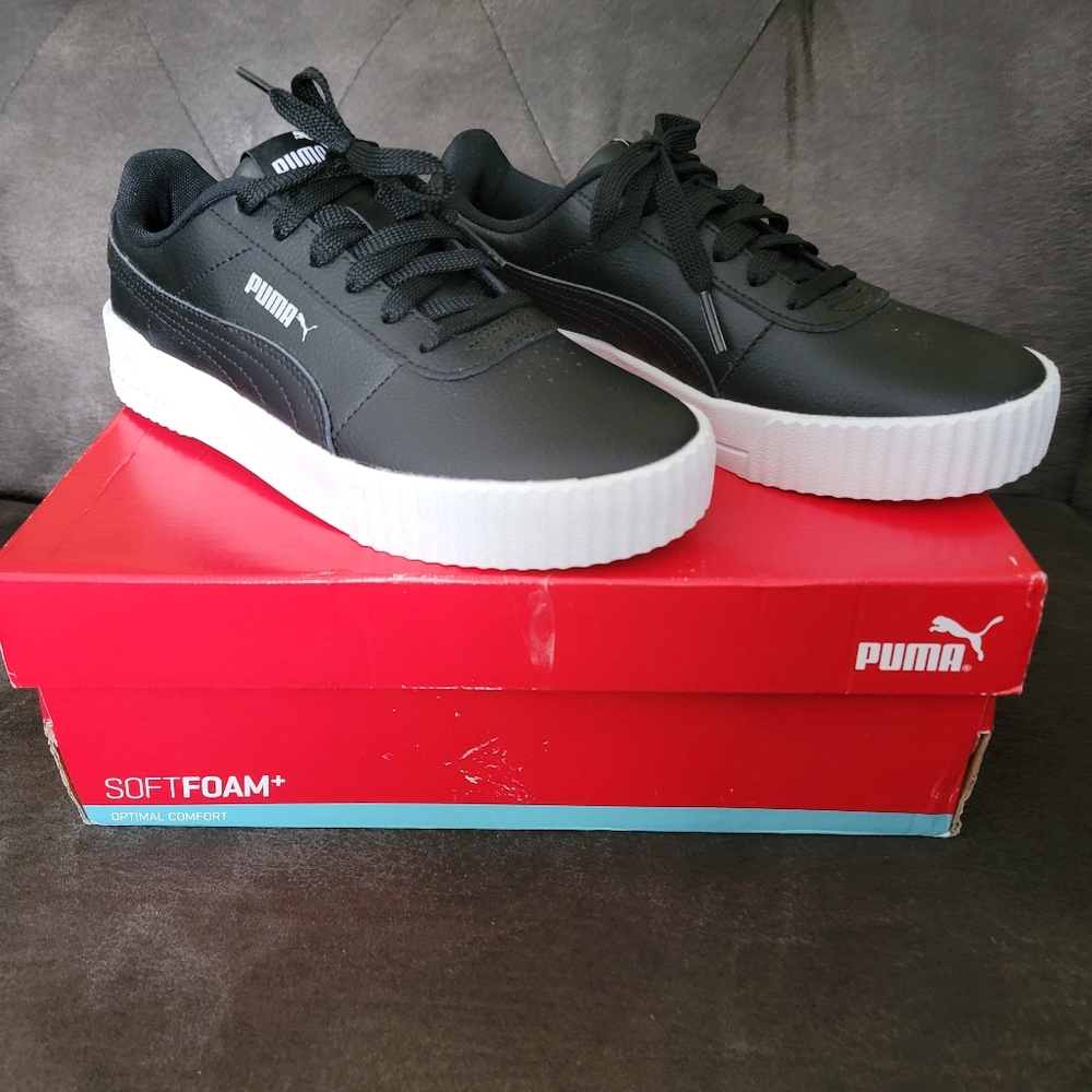 Ladies Puma running shoes